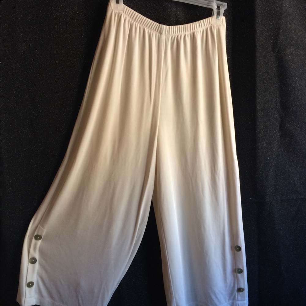CHICO'S TRAVELERS Cropped Pants, Size 0